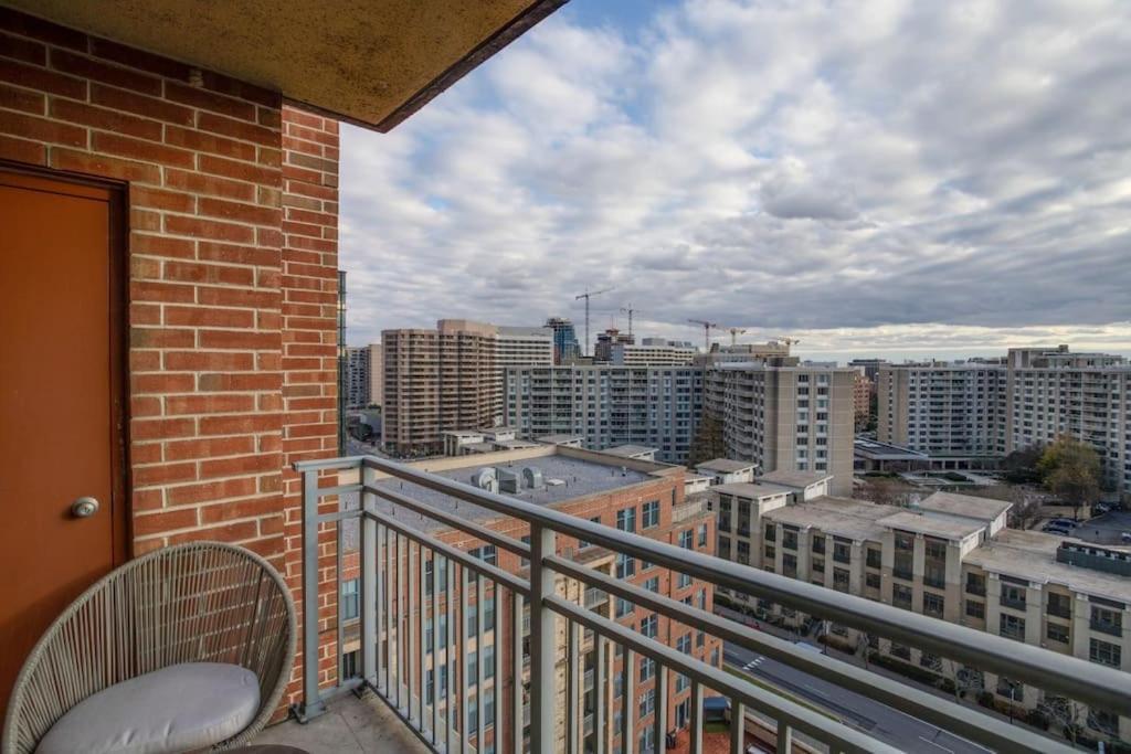 Fantastic 2 Bedroom Condo At Pentagon City Арлингтън Екстериор снимка
