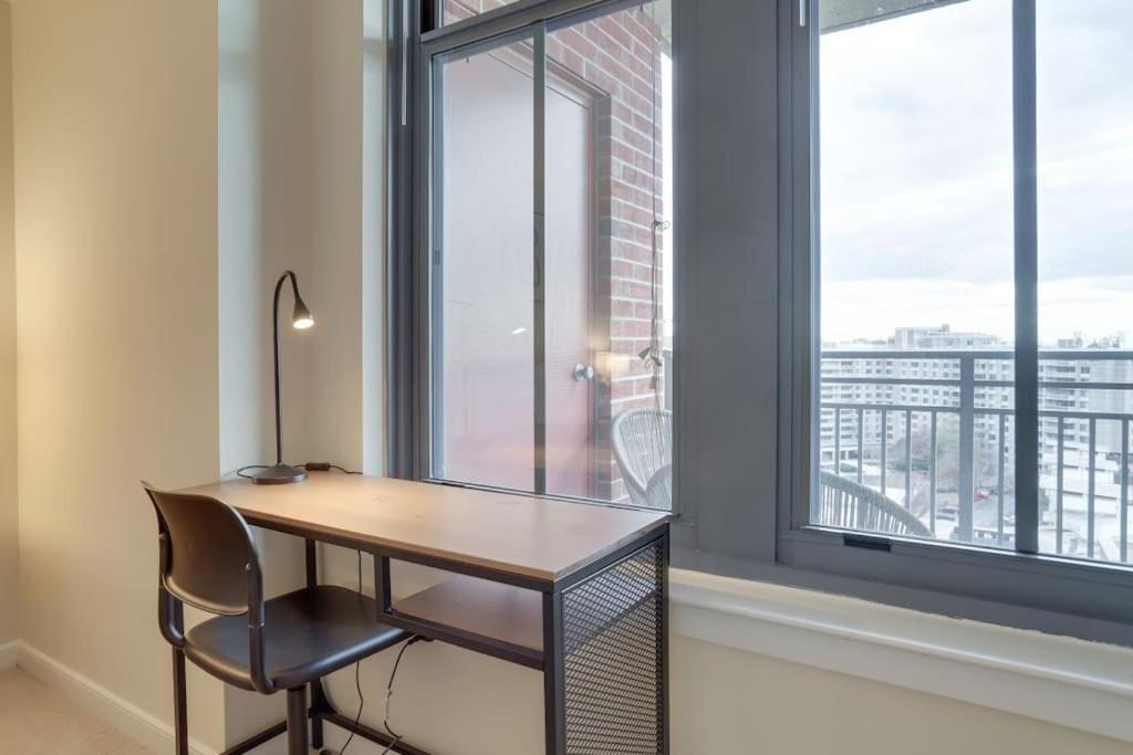 Fantastic 2 Bedroom Condo At Pentagon City Арлингтън Екстериор снимка