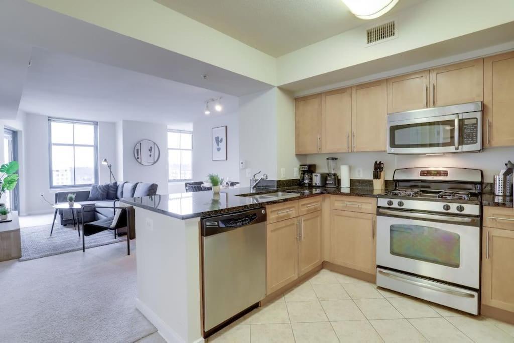 Fantastic 2 Bedroom Condo At Pentagon City Арлингтън Екстериор снимка