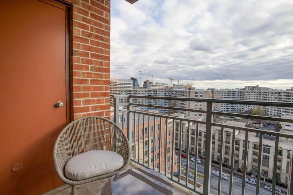 Fantastic 2 Bedroom Condo At Pentagon City Арлингтън Екстериор снимка
